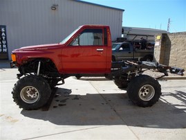 1986 TOYOTA PICK UP RED 2.4 MT 4WD Z20052